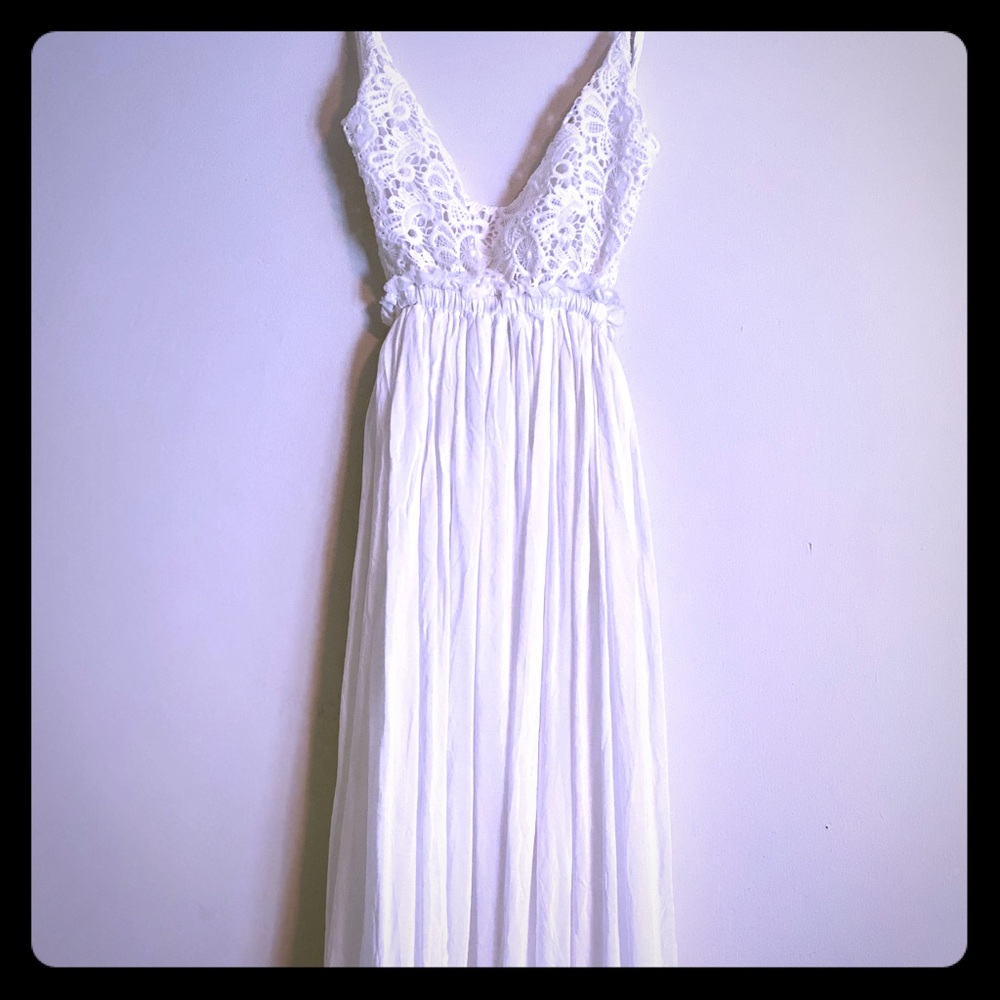♥️SOLD!!!!!♥️NWOT. White Beach themed Wedding dress